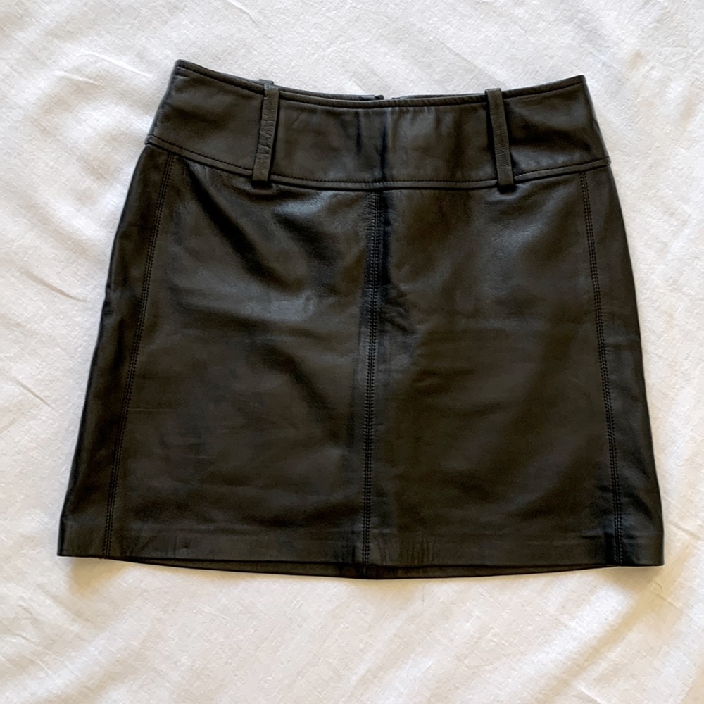 Vintage Black Soft Leather Bebe mini skirt, w belt loops - size (4). zip/hook